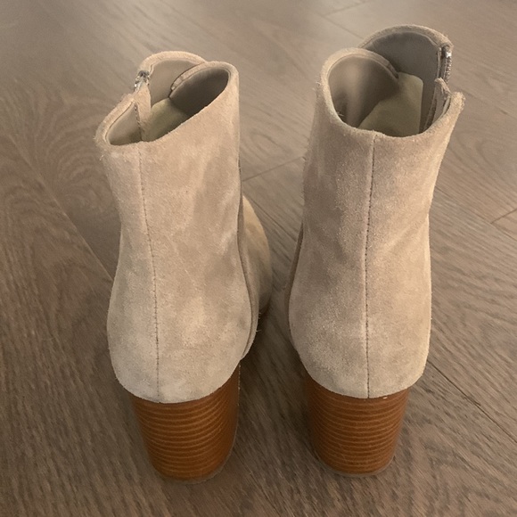 HP 🎉 EUC Soludos Suede Mid-Heel Venetian Bootie - Picture 2 of 5